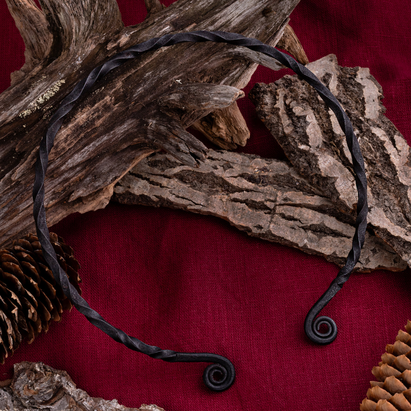 Gedrehter Halsring, Handgeschmiedet