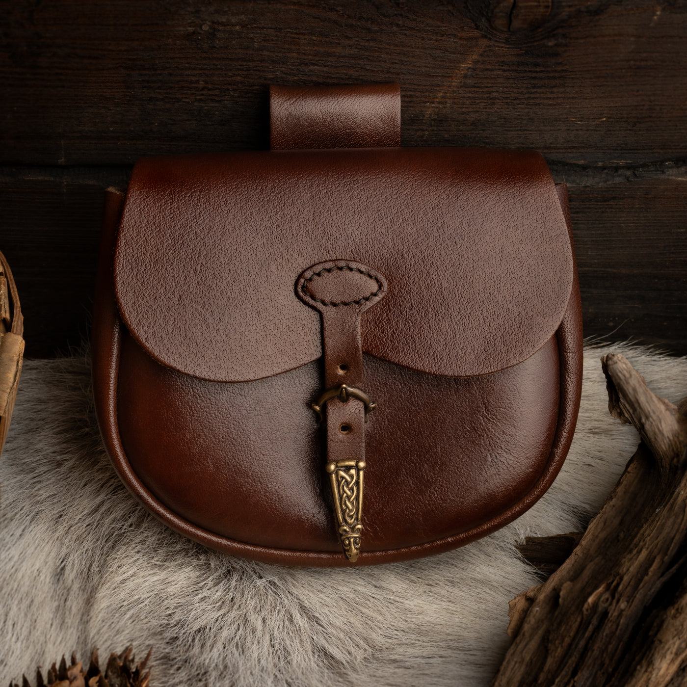 Gürteltasche, Bronzeverschluss