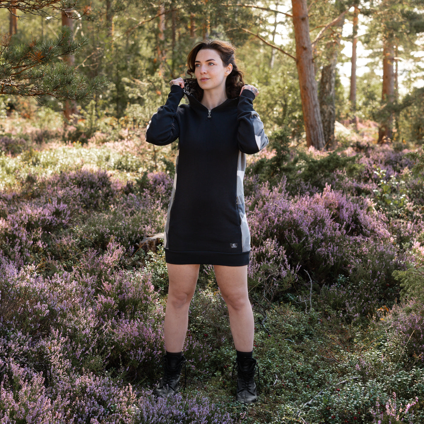 Damen Hoodie Half-Zip, Schwarz und Tarnmuster