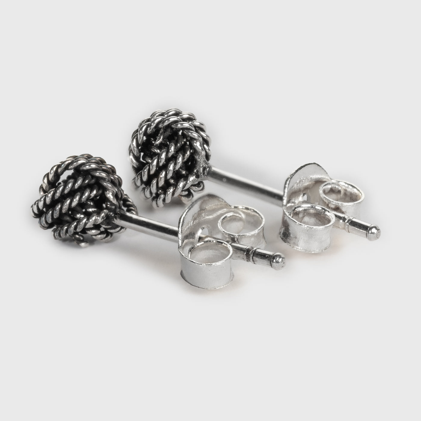 Knoten Ohrstecker, Oxidiertes Silber