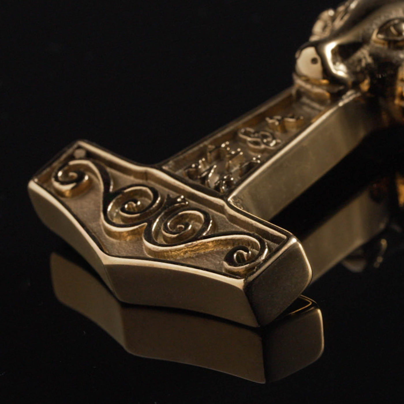 Grimfrosts Bockhammer, Vergoldet